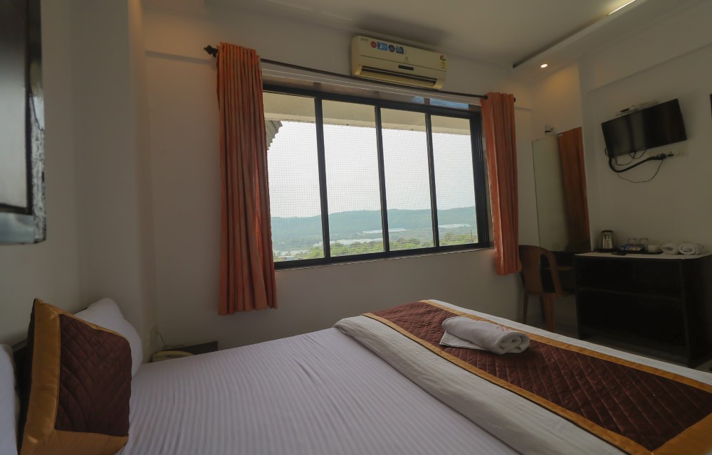 The Perfect Blend: How Hotels Are Redefining Business and Leisure Travel